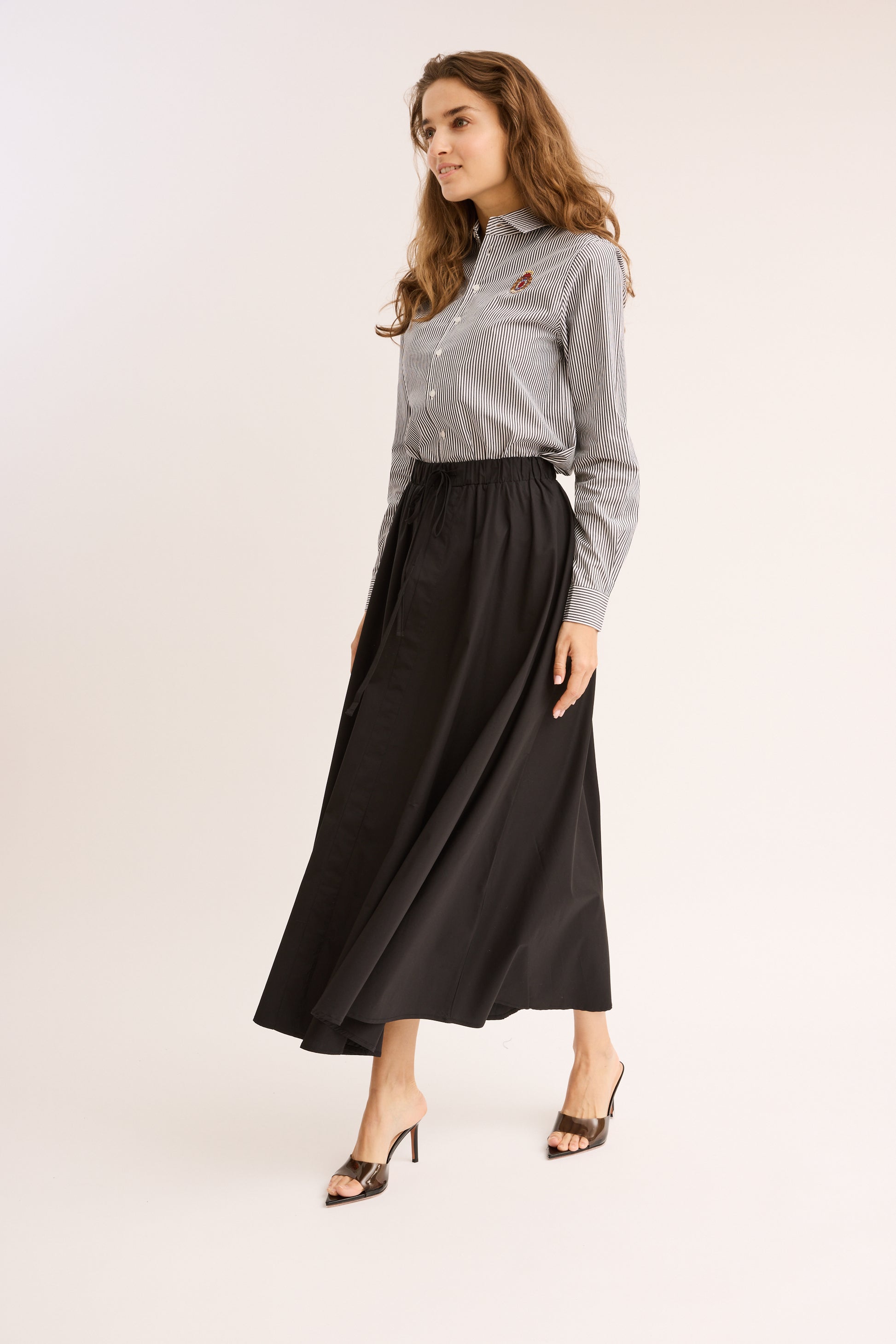 model walking in the Relaxed Cotton Drawstring Skirt.