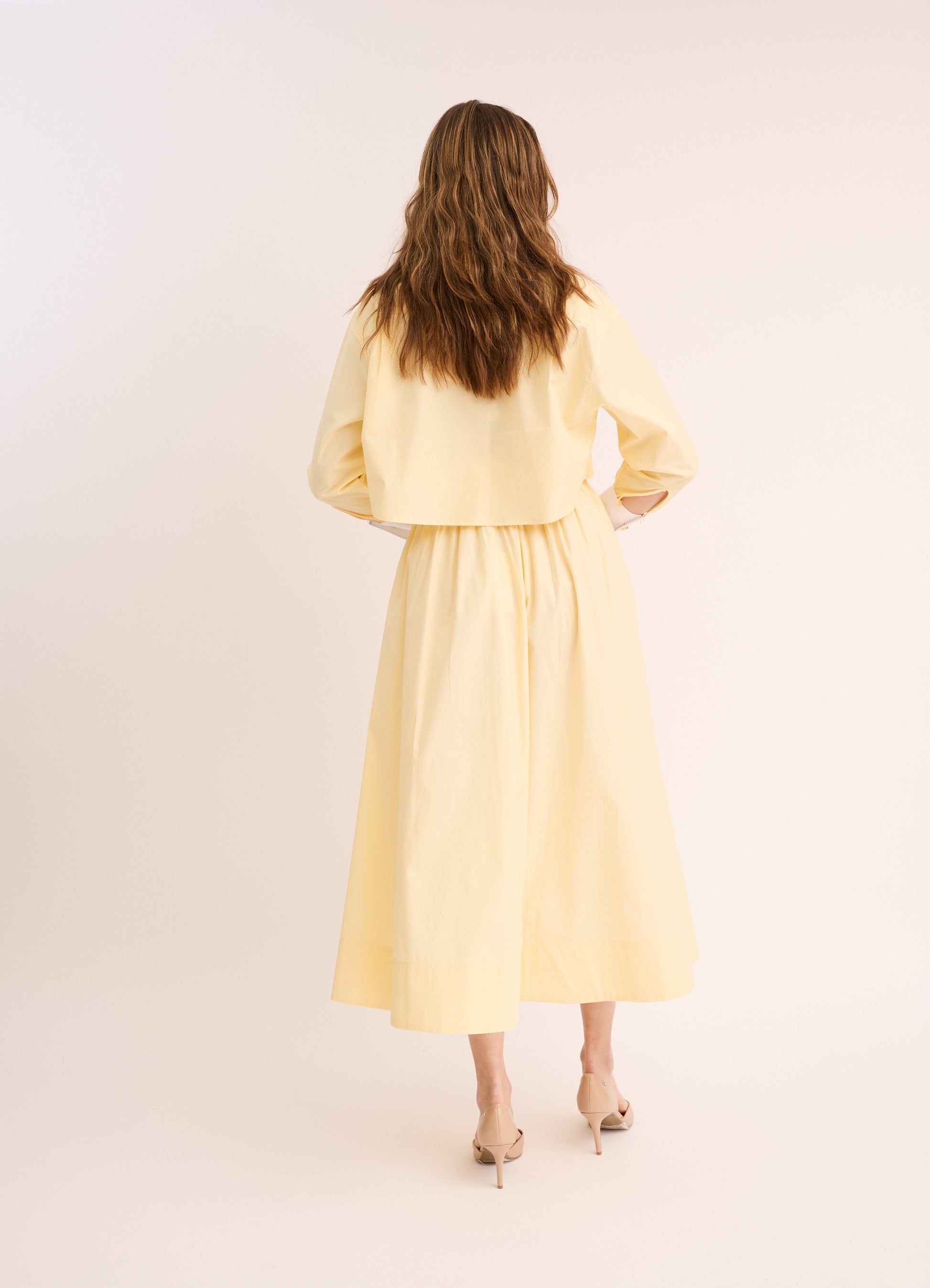 Model showing the Back of yellow Cropped Poplin Contrast Collar Shirt. 