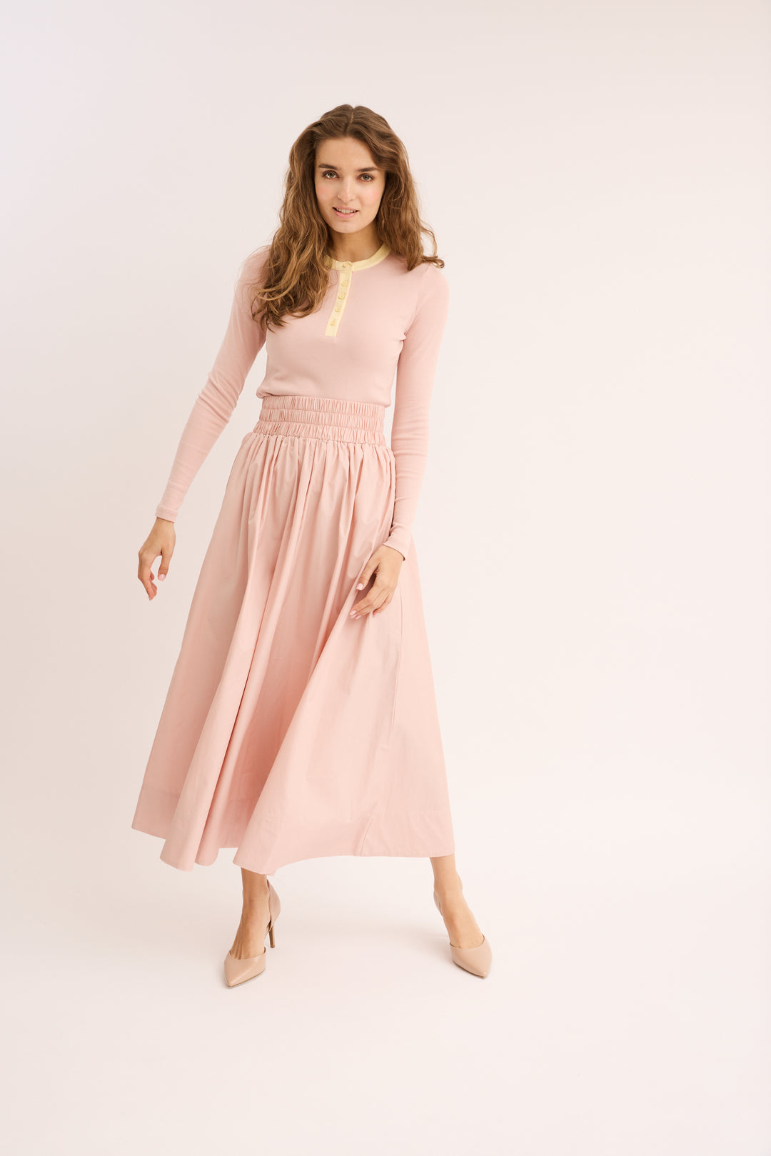 Woman wearing the blush Cinched Poplin Skirt. 