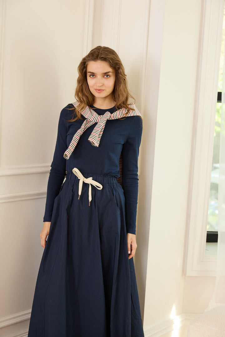 Woman wearing the navy The Perfect Twill Drawstring Skirt with Tee. 